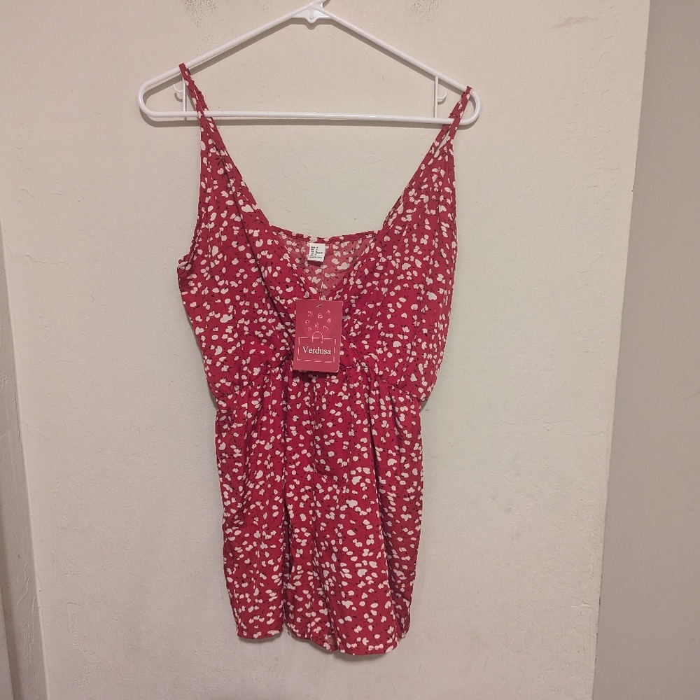 NWT Verdusa Red And White Floral Romper  Size Medium